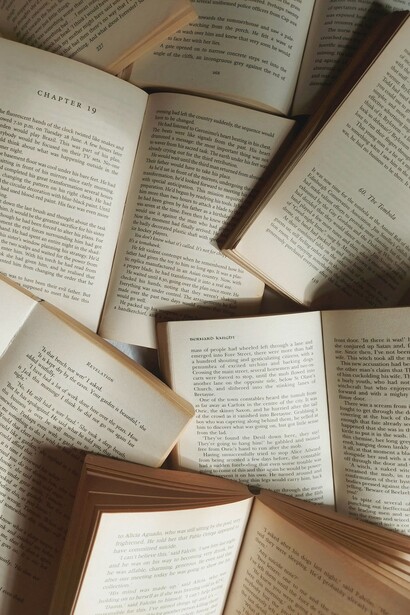 Leggere libri aiuta a preservare la memoria collettiva dell'umanità, trasmettendo storie, esperienze e scoperte da una generazione all'altra