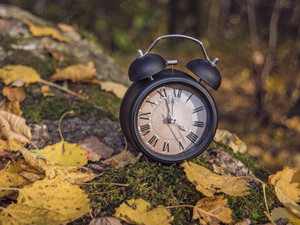 El debate sobre qué horario mantener —el de invierno o el de verano— sigue abierto, ya que cada uno tiene ventajas y desventajas