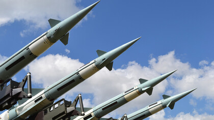 Según los últimos datos del Instituto Internacional de Estudios para la Paz de Estocolmo, en el mundo existen aún unas 13,400 armas nucleares