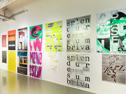 Verschiedene künstler, 100 beste plakate. Deutschland Österreich Schweiz, ausstellungsansicht. Mit freundlicher genehmigung von MAK