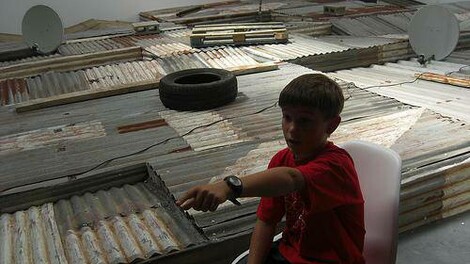 Kader Attia, exhibición, "Negro y blanco: signos de los tiempos", Centro de Arte Contemporáneo Huarte, Huarte, España