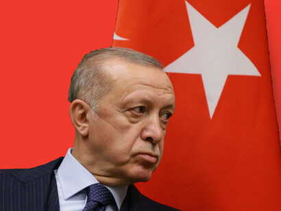Recep Tayyip Erdoğan, Presidente della Turchia. Pronunciò parole militari durante la sua carriera politica che gli costarono quattro mesi di carcere