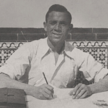 Miguel Hernández fue invitado a hacer lecturas de su obra en la Universidad de Cartagena y en el Ateneo de Alicante el 29 de abril de 1933