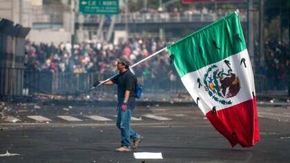 Represión ante el Palacio Legislativo de San Lázaro, México, 2012 (Fotografía de Eneas de Troya)
