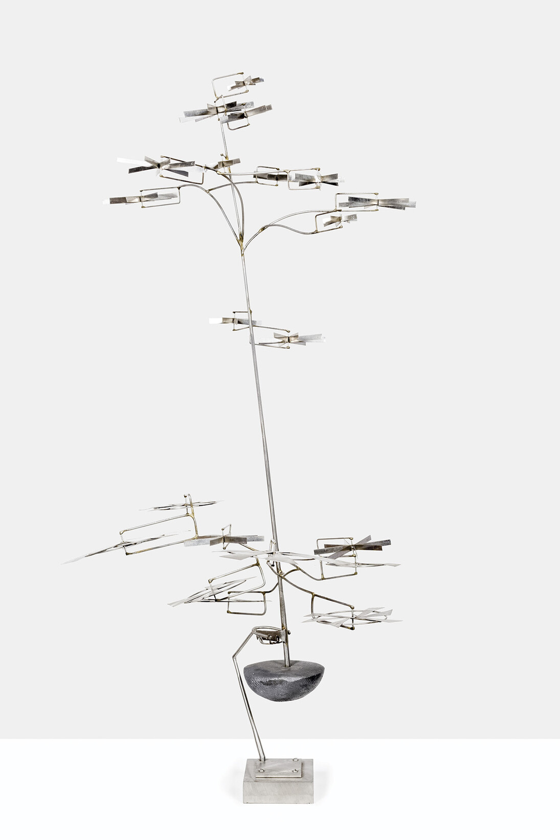 George Rickey, Wild Carrot II, 1987, stainless steel and lead, unique, 80 x 39.4 x 39.4 cm. Courtesy of Marlborough Fine Art