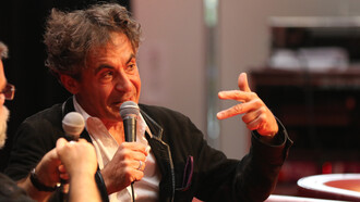 Le concept de l'énergie d'Etienne Klein. C’est avec raison que Étienne Klein montre que ce mot est victime du langage courant, donc d’une polysémie problématique car il désigne tout aussi bien la forme que la puissance, la vigueur que l’élan, le dynamisme ayant toujours fait partie du vocabulaire scientifique