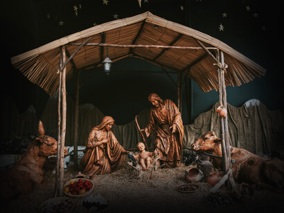 Pesebre a escala humana, en representación del nacimiento de Jesús, máxima figura en la tradición religiosa cristiana