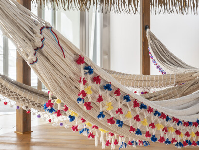 Tabita Rezaire, Des/astres, vue de l'exposition. Avec l'aimable autorisation de la Fondation Louis Vuitton