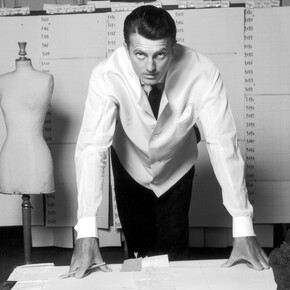 Hubert de Givenchy, 1960. © Robert Doisneau. Queda prohibida la reproduccion parcial de esta imagen, Partial reproduction is profibited
