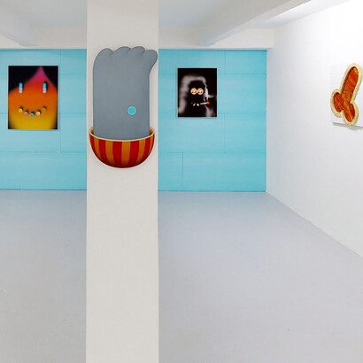 Michael Bevilacqua, Andrea Carpita, Peter Frederiksen, Adrian Hobbs, Derek Mainella, Ally Rosenberg. Rumori dall’armadio,  installation view. Courtesy of The Flat 