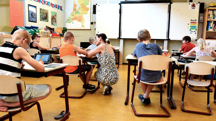 Système éducatif en France. Le président de la République a déclaré que les écoliers français ont trop de vacances scolaires, ce qui a pour effet d’accroître les inégalités