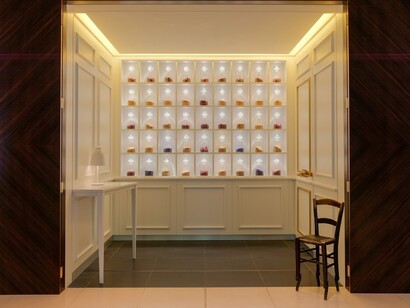 St Martins Lane Hotel, Blind Spot front