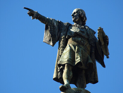 El monumento a Colón se inauguró el 1 de junio, en plena Exposición. Para poder construir el monumento se abrió una suscripción popular, pero más tarde el Ayuntamiento de Barcelona se hizo cargo del coste de la obra, visto que las aportaciones de particulares eran insuficientes, Barcelona, España
