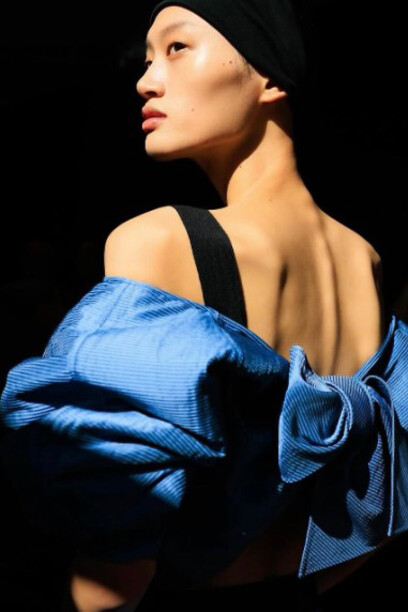 Rhythm guided the SS26 narrative at Lanvin, where Peter Copping translated sound into movement, allowing fabric, silhouette, and tempo to shape an emotional runway experience
