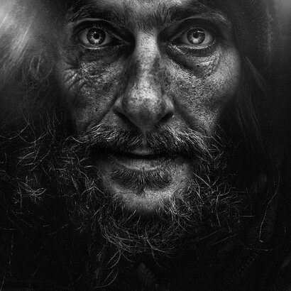 Rostros que nos devuelven la imagen más perturbadora de las sociedades en las que vivimos. Foto de Lee Jeffries