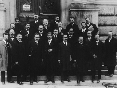 Fondato nel febbraio del 1918, il comitato d’azione di Olten è l’organo di coordinamento delle organizzazioni svizzere dei lavoratori. Durante lo sciopero generale assume la direzione nazionale delle agitazioni.

Archivio sociale svizzero, Zurigo