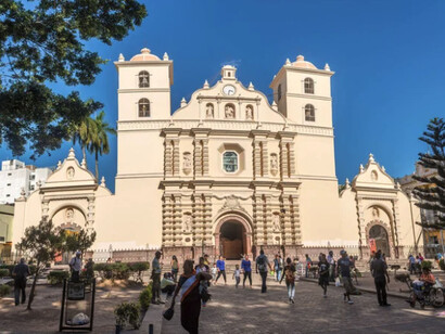 Adrianus de Utrecht aceptó gustoso el encargo de asistir a la reunión de Honduras. Catedral de San Miguel Arcángel, Tegucigalpa, Honduras