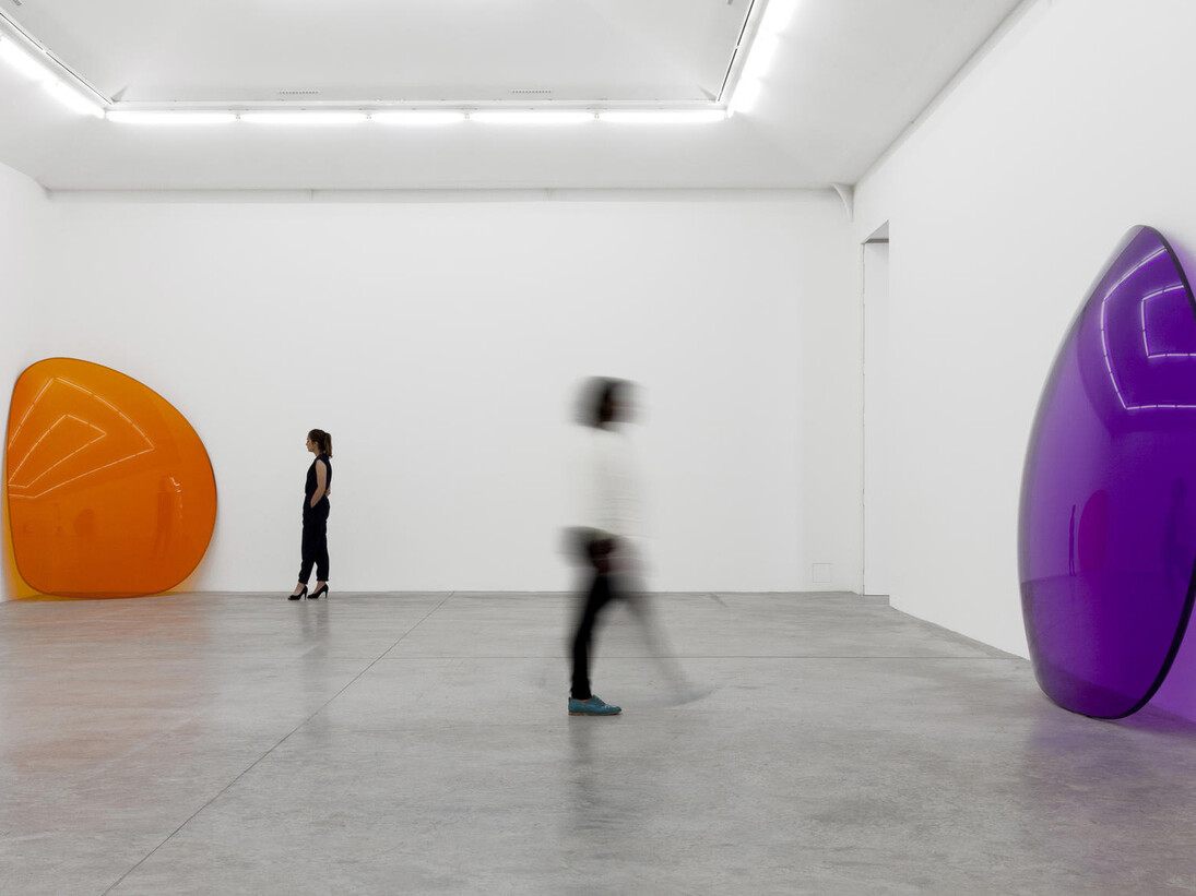 Alex Israel, View of the exhibition ‘SUMMER’, 13.06 - 25.07.2015, Almine Rech Gallery, Paris © Alex Israel - Photo: Zarko Vijatovic, Courtesy of the artist and Almine Rech Gallery