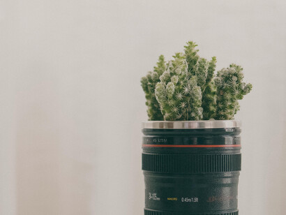 El ritmo frenético de tendencias y productos genera desconexión con el tiempo, con los vínculos y con nosotros mismos