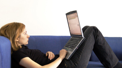 Desempleada y buscando trabajo por internet