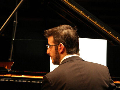 Stefano Guarascio durante un concerto