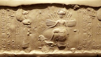 Ishtar era venerata come la dea dell'amore e della fertilità, ma il suo potere comprendeva anche la guerra, rendendola una figura complessa e ambivalente nel pantheon mesopotamico
