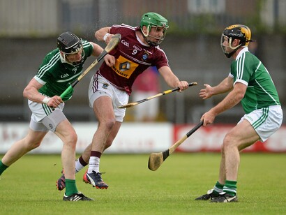 Lances del juego en un partido de hurling
