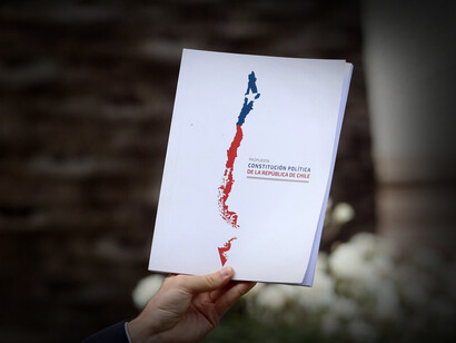 Carátula de la versión definitiva de la 'Nueva Constitución' chilena, rechazada el pasado 17 de diciembre de 2023