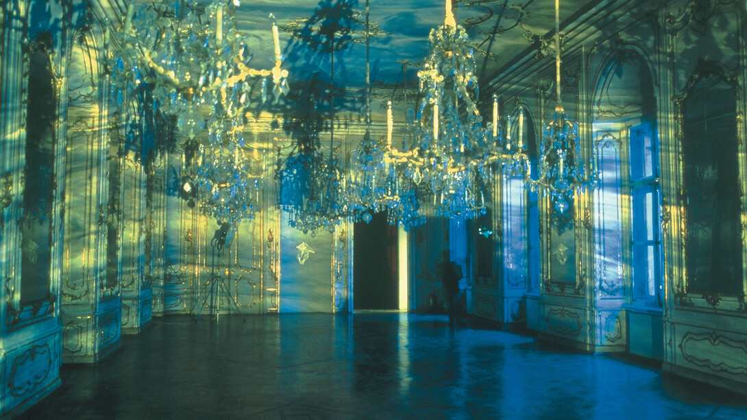 Olafur Eliasson, Die organische und kristalline Beschreibung, 1996, Light projector, wave-effect machine, colour filter, convex mirror, Installation view: remote connections, Neue Galerie am Landesmuseum Joanneum, Graz, 1996, Thyssen-Bornemisza Art Contemporary, Photo: Courtesy of the artist / Studio Olafur Eliasson, Berlin