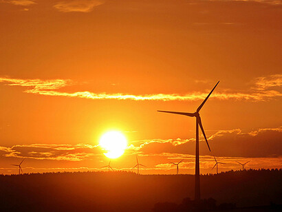 Energia eólica. Nos últimos dois séculos, a população mundial tem crescido a um ritmo estonteante
