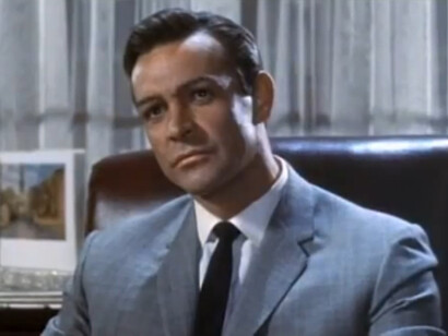 Sean Connery in una scena del film tratta dal trailer. Mark Rutland (Sean Connery), un ricco uomo d'affari, la scopre e decide di sposarla, cercando di aiutarla a risolvere i suoi problemi psicologici