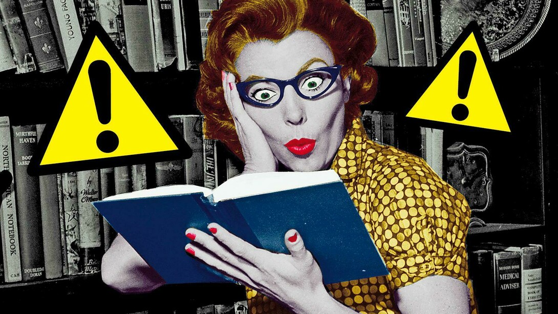 Nell'immagine, una donna sconvolta da ciò che legge