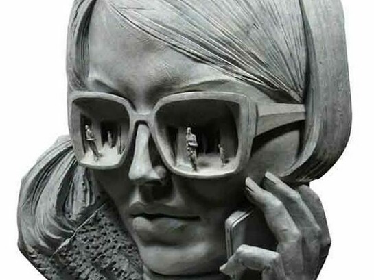 Paul Day, I-people (woman), 63 x 50 x 28 cm,
White coloured bronze, POA