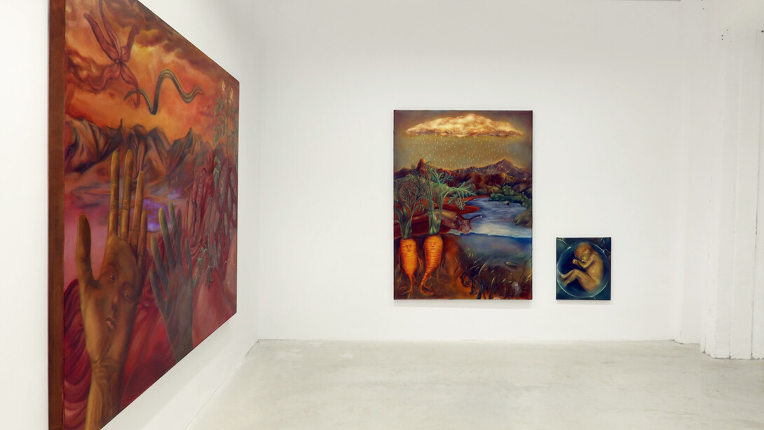 Aura Roig, The worms are starting to move [Los gusanos están empezando a moverse], vista de exhibición. Corteía de Prats Nogueras Blanchard