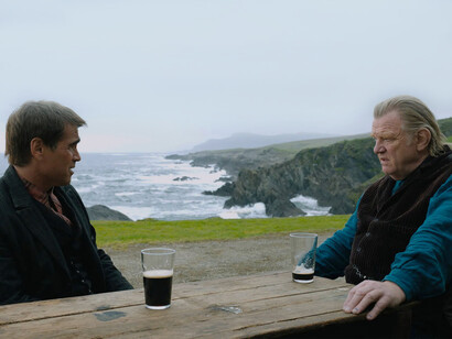Os atores Colin Farrell e Breendan Gleeson em cena no filme Os Banshees de Inisherin (2023)