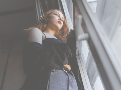 Rossetto. Ne è rimasto poco, del mio rossetto, per un’altra notte soltanto, forse due