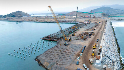 El mega puerto de Chancay, en Perú, conecta Asia y América Latina, transformando rutas comerciales y equilibrios de poder