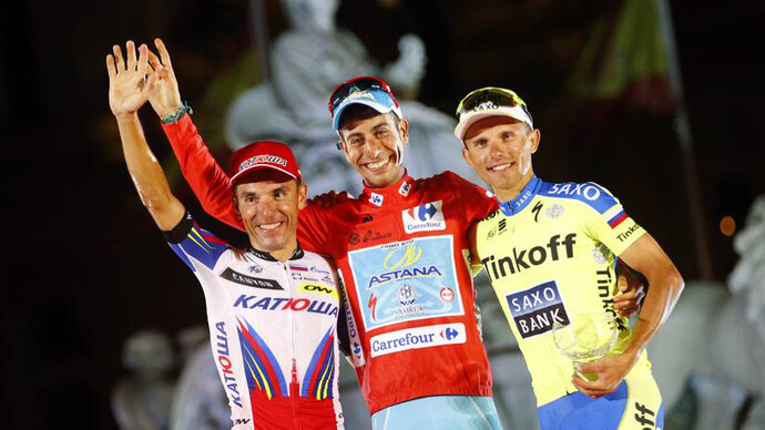 Fabio Aru sul podio con Purito Rodriguez e Rafal Majka