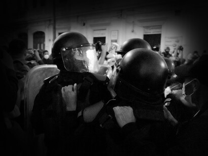 Policía nacional de Guatemala interviene en una manifestación callejera