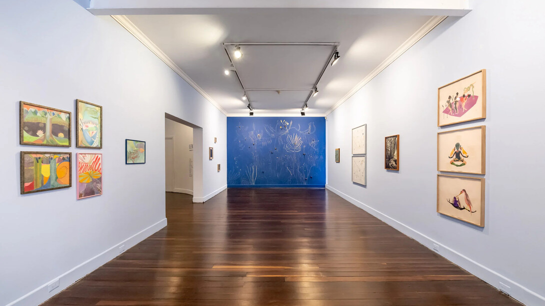 Varios artistas, Lemuria, creando el cielo en la tierra, vista de exhibición. Cortesía de Galería Casas Riegner 