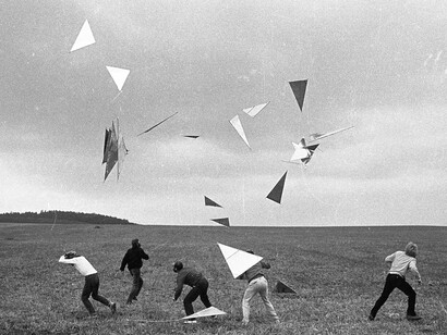 Michael Morgner, Thomas Ranft, Wolfgang E. Biedermann, Steffen Volmer, Ralf-Rainer Wasse u. a., Tripel-Spiegel, Pleinair Kolkwitz-Rudolstadt, 1986. Courtesy of Kunstsammlungen Chemnitz