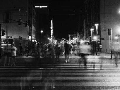 Riscoprire il legame umano: esplorando il significato di comunità e società nel mondo contemporaneo