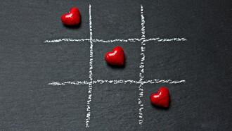 Tres en raya de corazones