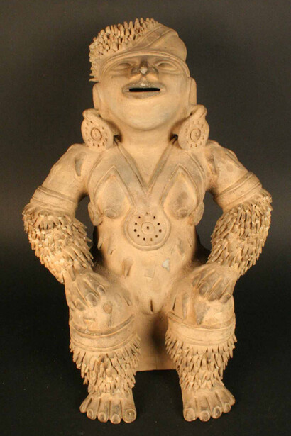 Figura antropomorfa femenina

Materiales: Cerámica

Desarrollos Regionales 500 a.C.- 500 d.C.

Medidas: 407 mm de alto x 275 mm de ancho