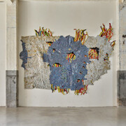El Anatsui and William Turnbull, Human traces, exhibition view. Courtesy of Axel Vervoordt Gallery