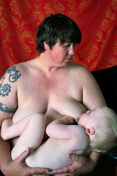 Catherine Opie Self portrait/Nursing, 2004 © Studio Guenzani, Milano