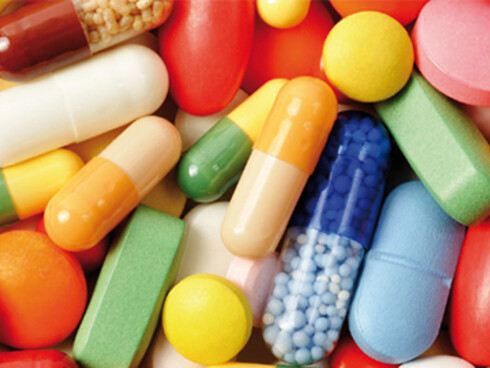 Recent findings indicate that the vitamin D endocrine system (VDES), besides multiple other important functions, regulates aging in many tissues, including skin