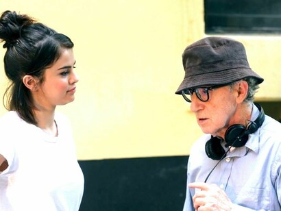 Selena Gomez con Woody Allen durante el rodaje