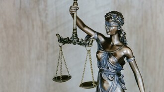 Símbolo da justiça, da prudência e do equilíbrio, a balança tem a função de medir e de pesar os atos dos homens