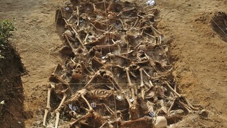 Fosa común con asesinados por la represión franquista